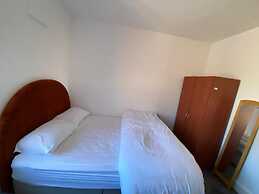 Cosy 2-bed House - Sleeps 4, Garden & Pet-friendly