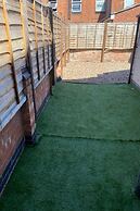 Cosy 2-bed House - Sleeps 4, Garden & Pet-friendly