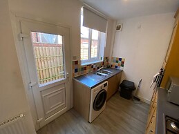 Cosy 2-bed House - Sleeps 4, Garden & Pet-friendly