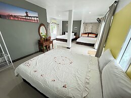 Tharadol Beach Resort