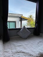 Tharadol Beach Resort