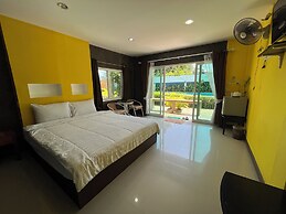 Tharadol Beach Resort