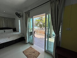 Tharadol Beach Resort