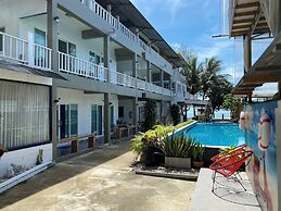 Tharadol Beach Resort