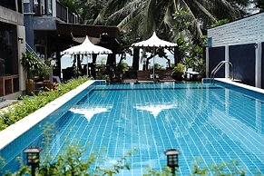 Tharadol Beach Resort