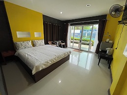 Tharadol Beach Resort