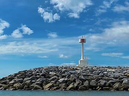 Tharadol Beach Resort