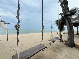 Tharadol Beach Resort