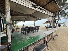 Tharadol Beach Resort