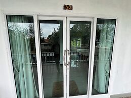 Tharadol Beach Resort