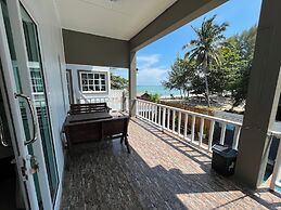 Tharadol Beach Resort