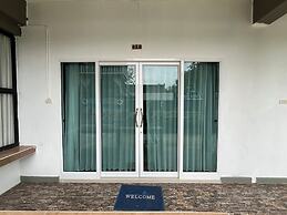 Tharadol Beach Resort