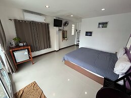 Tharadol Beach Resort