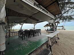 Tharadol Beach Resort