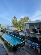 Tharadol Beach Resort