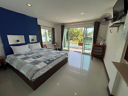 Tharadol Beach Resort