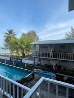 Tharadol Beach Resort