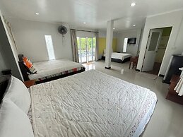 Tharadol Beach Resort