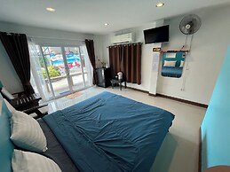 Tharadol Beach Resort