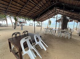 Tharadol Beach Resort