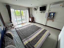 Tharadol Beach Resort