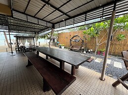 Tharadol Beach Resort