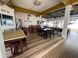 Tharadol Beach Resort