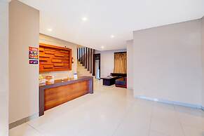 Capital O 94589 Akarsa Transit