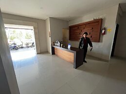 Capital O 94589 Akarsa Transit