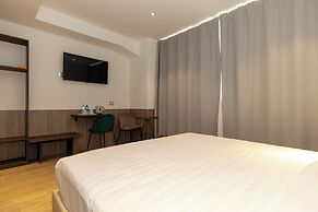Lh HOTELS