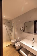 Lh HOTELS