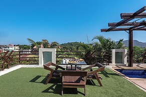 Cosmicstays Luxe Oasis Pool & Bar Villa