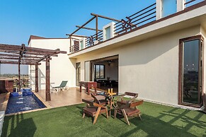 Cosmicstays Luxe Oasis Pool & Bar Villa
