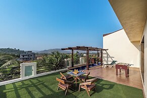Cosmicstays Luxe Oasis Pool & Bar Villa
