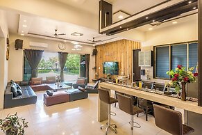 Cosmicstays Luxe Oasis Pool & Bar Villa