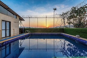 Cosmicstays Luxe Oasis Pool & Bar Villa