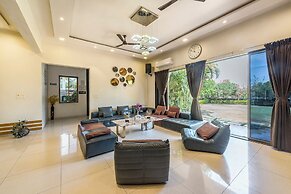 Cosmicstays Luxe Oasis Pool & Bar Villa