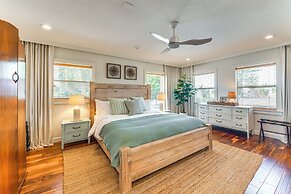 Walk to Gulf: Luxe Luau-themed Gem in Holmes Beach