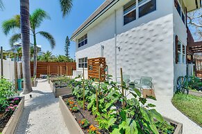 Walk to Gulf: Luxe Luau-themed Gem in Holmes Beach