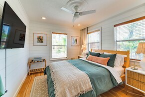 Walk to Gulf: Luxe Luau-themed Gem in Holmes Beach