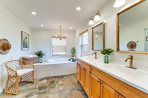 Walk to Gulf: Luxe Luau-themed Gem in Holmes Beach