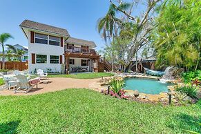 Walk to Gulf: Luxe Luau-themed Gem in Holmes Beach