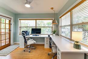 Walk to Gulf: Luxe Luau-themed Gem in Holmes Beach