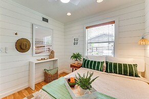 Walk to Gulf: Luxe Luau-themed Gem in Holmes Beach