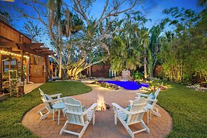 Walk to Gulf: Luxe Luau-themed Gem in Holmes Beach