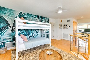 Walk to Gulf: Luxe Luau-themed Gem in Holmes Beach