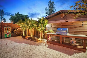 Walk to Gulf: Luxe Luau-themed Gem in Holmes Beach