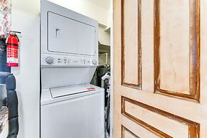 Walk to Gulf: Luxe Luau-themed Gem in Holmes Beach