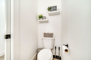 4 Mi to Dtwn: Modern Tacoma Home w/ Spacious Yard