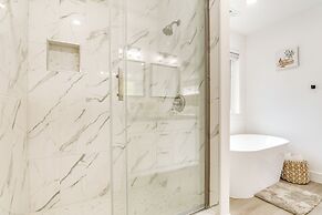 4 Mi to Dtwn: Modern Tacoma Home w/ Spacious Yard